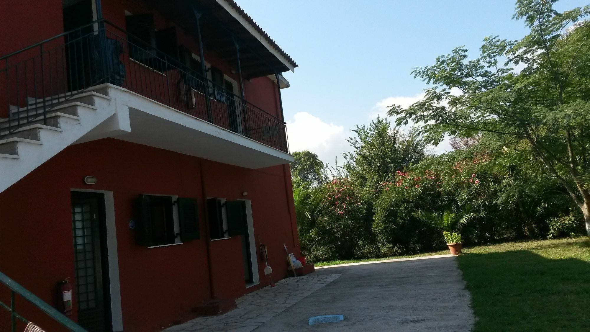 Sunny Dreams Apartments Ipsos Luaran gambar
