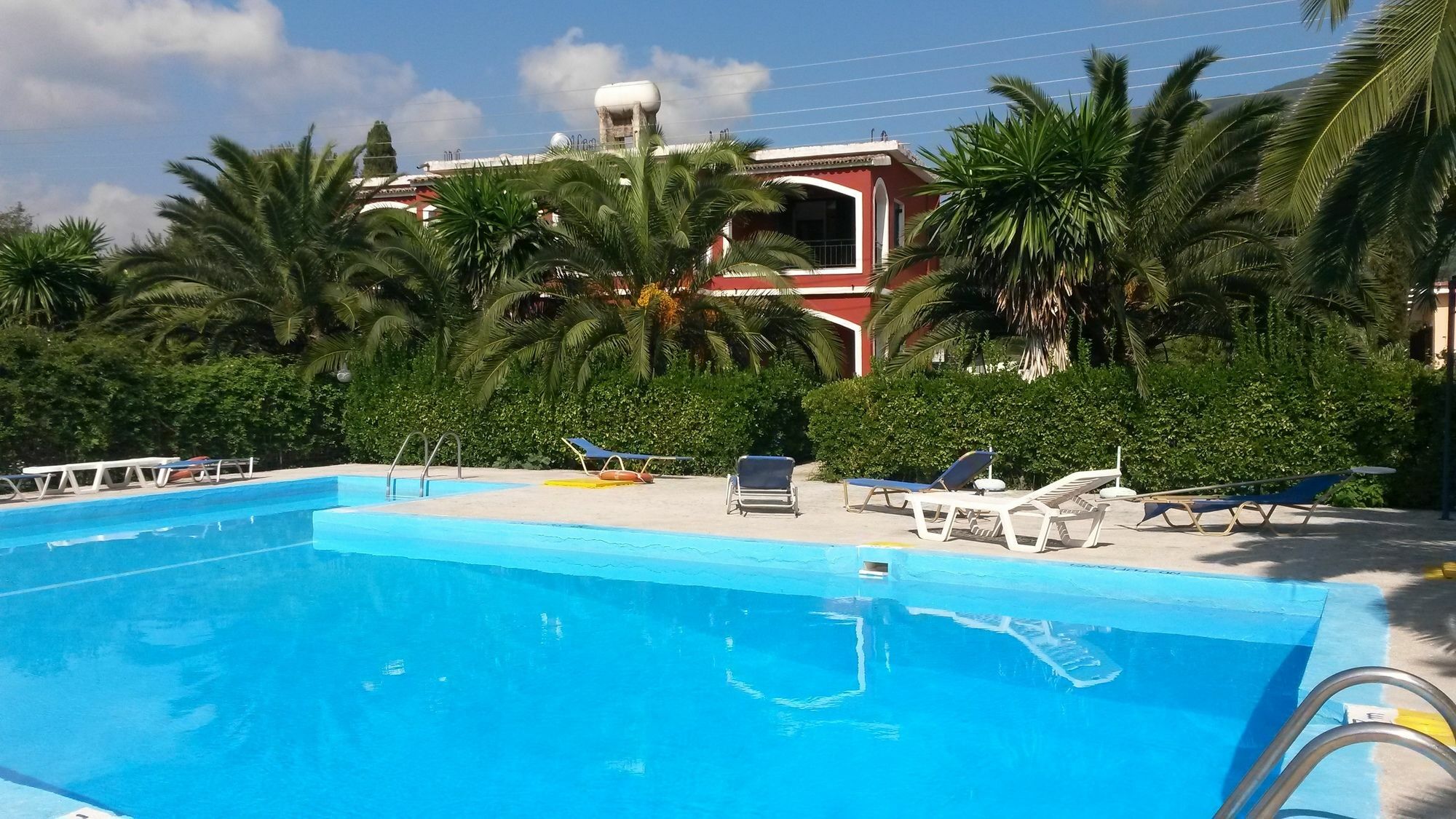 Sunny Dreams Apartments Ipsos Luaran gambar