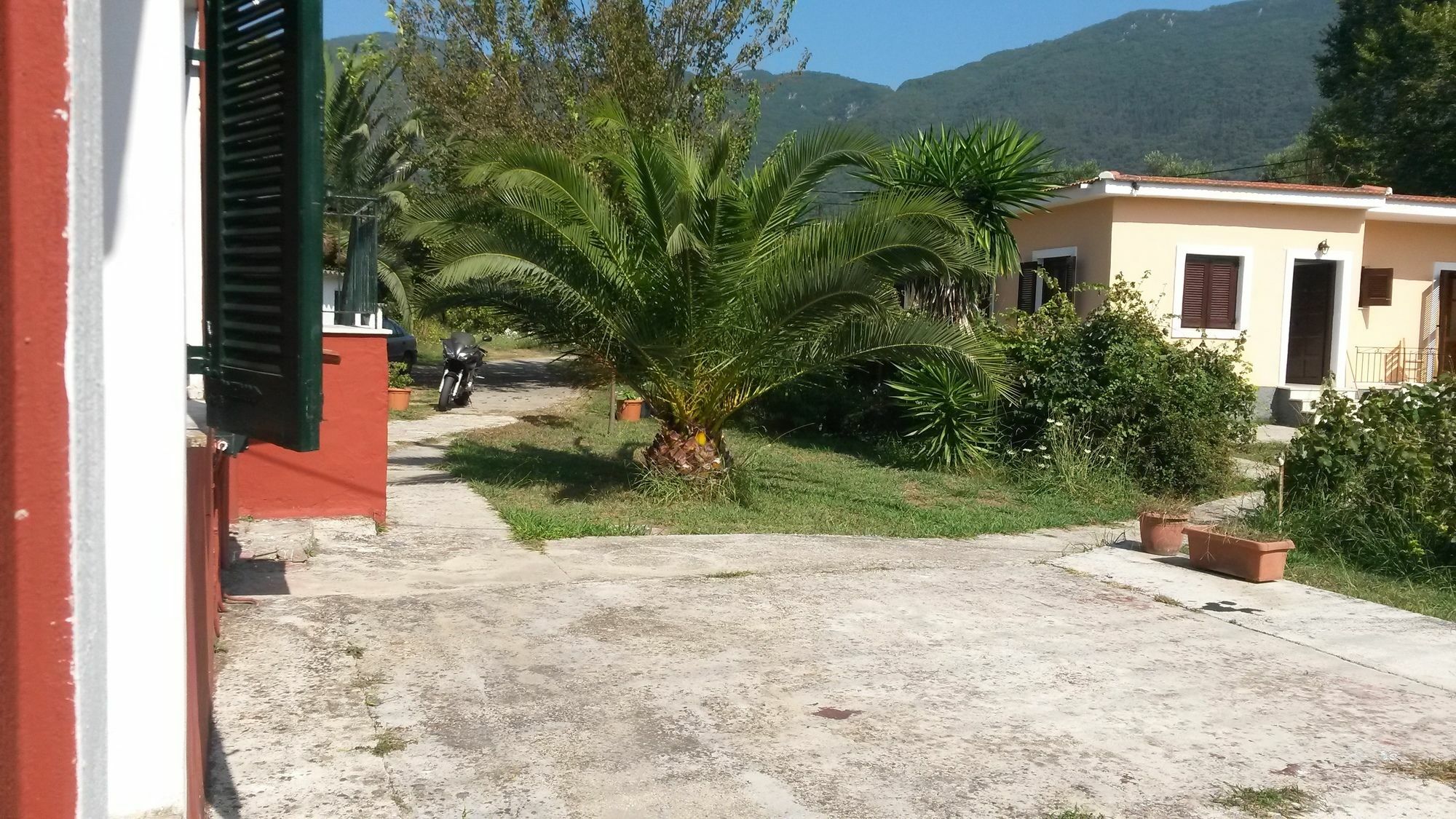 Sunny Dreams Apartments Ipsos Luaran gambar